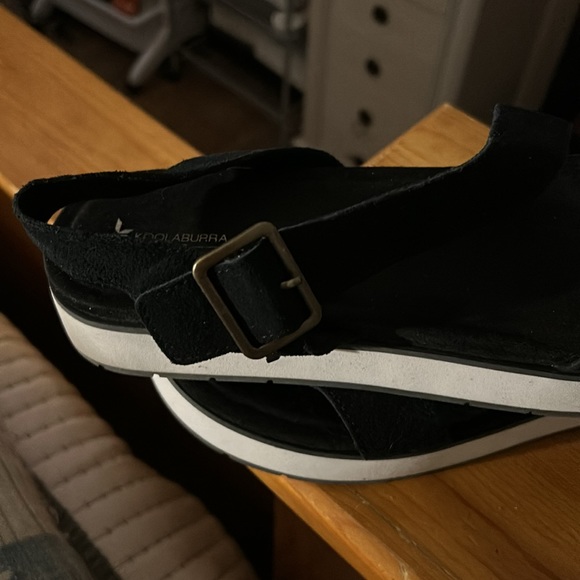 Koolaburra by UGG Buckle Sandals Platforms Black/White - Picture 7 of 11